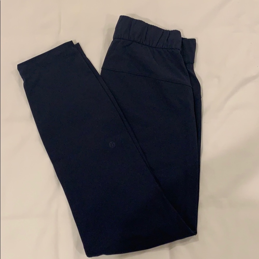 NAVY BLUE Lululemon on the fly pant 7/8th